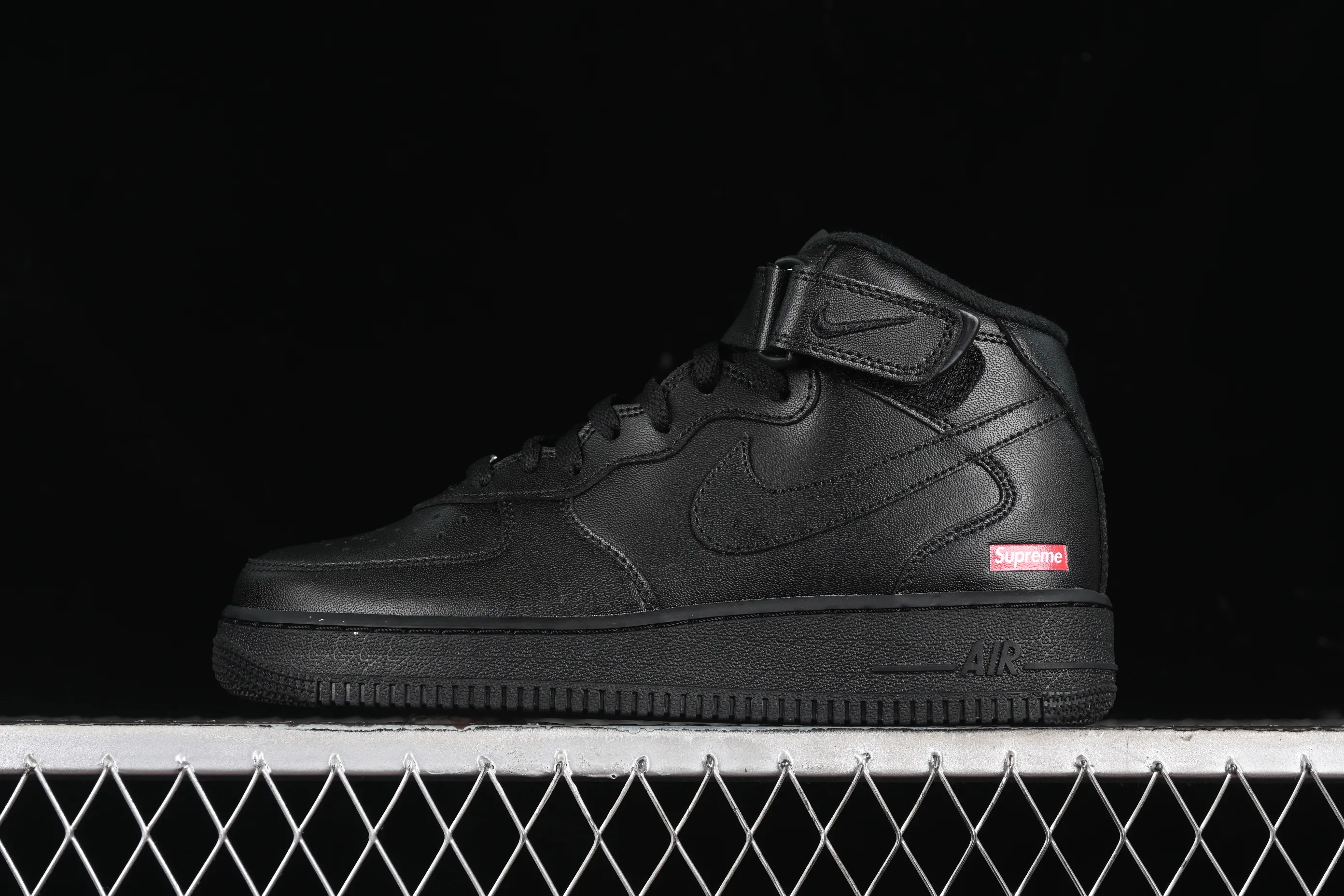 All categories Nk Air Force 1 Air Force series Nk Air Force 1 Mid Air Force mid-top Supreme x Nk Air Force 1 Mid joint model Air Force One mid-top casual sneakers FZ8784-001